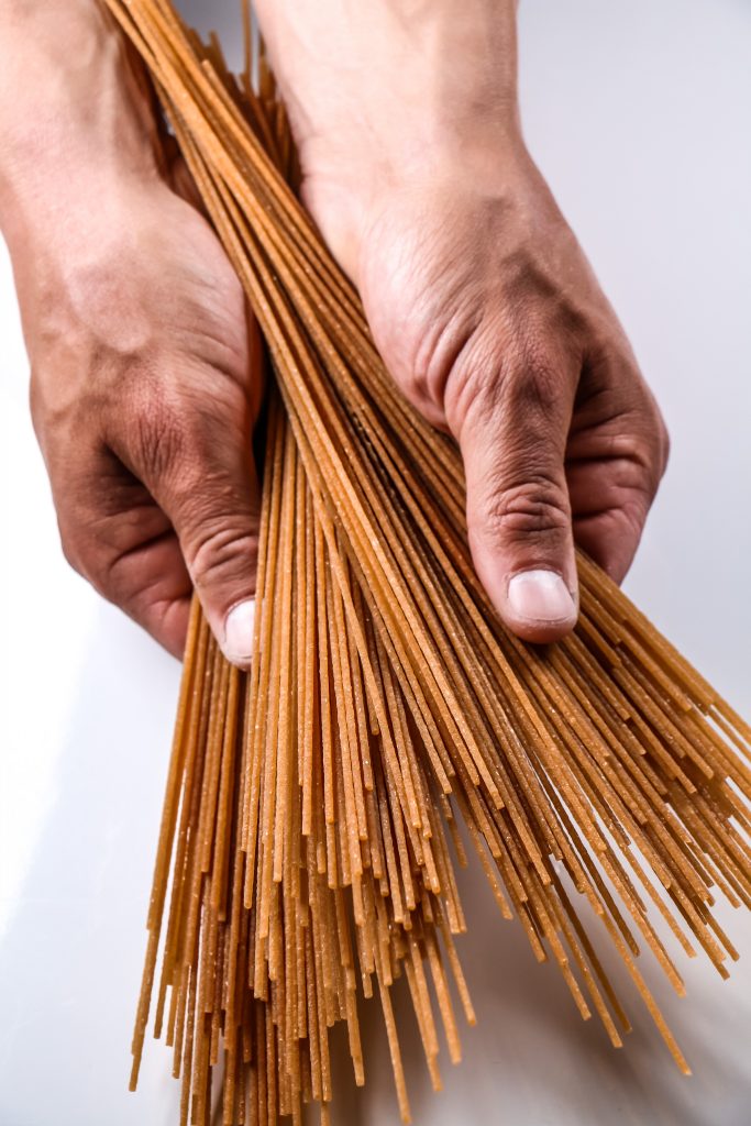 proteine pasta in hand